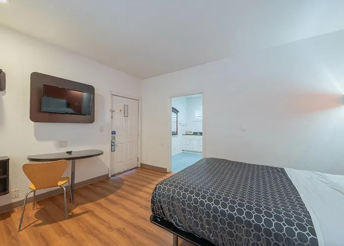 Coastal Valley Inn