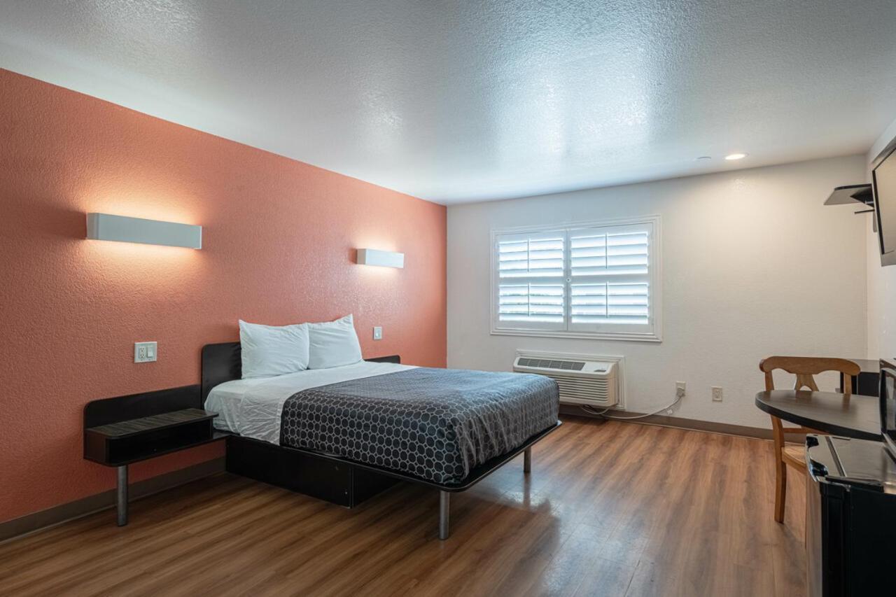 Coastal Valley Motel 2*